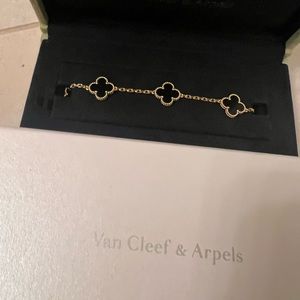 Van Cleef & Arpels Vintage Alhambra Onyx bracelet, 5 motifs, 18K yellow gold.